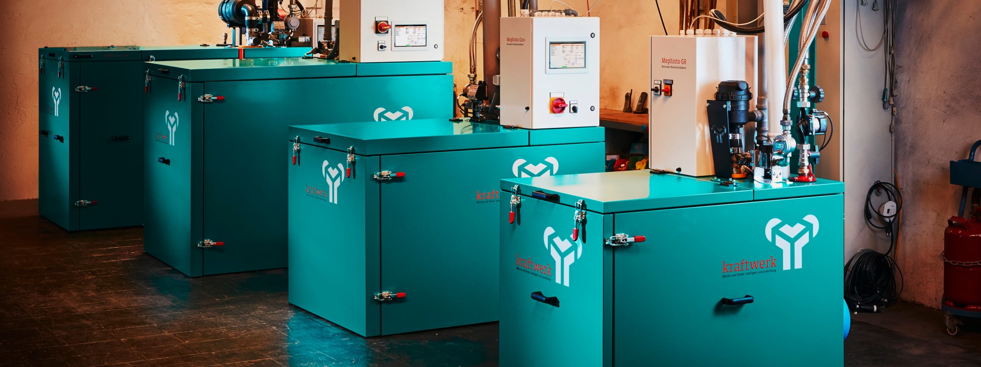 Blockheizkraftwerk (BHKW) von der Firma Kraft-Wärme-Kopplung GmbH. Zertifiziert von TÜV Rheinland 