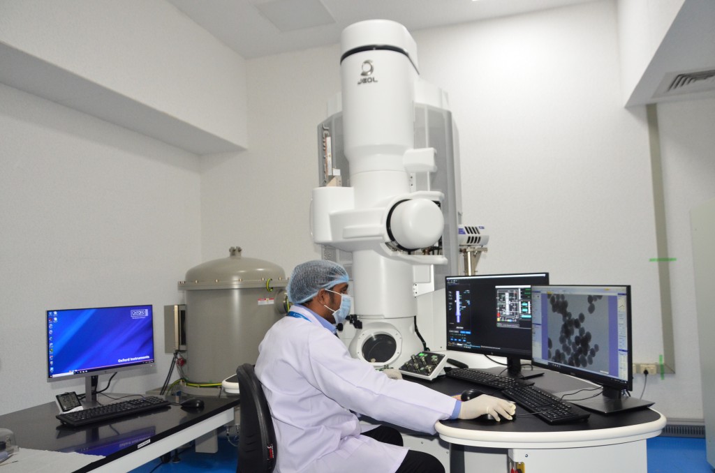Transmission electron microscope at TÜV Rheinland India laboratory