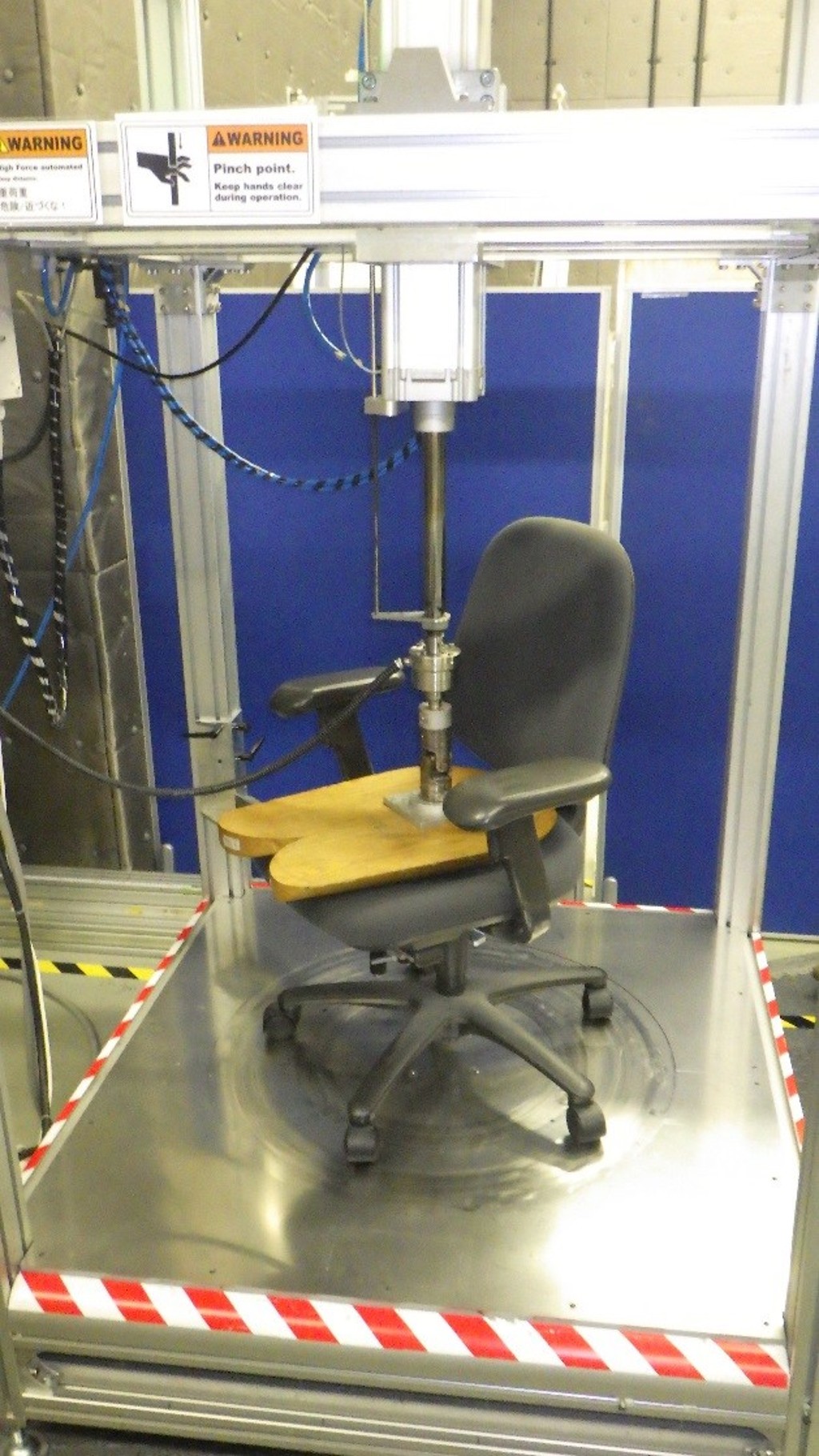 Chair testing TUV Rheinland