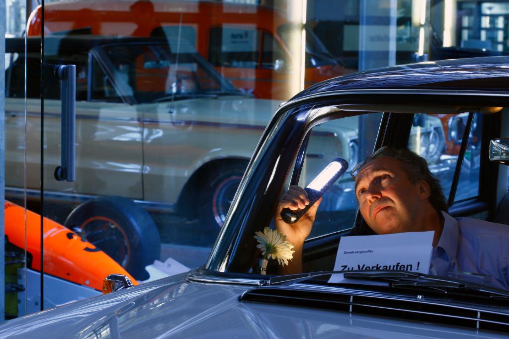 Experts Damage and Value Assessments for Vehicle Evaluation