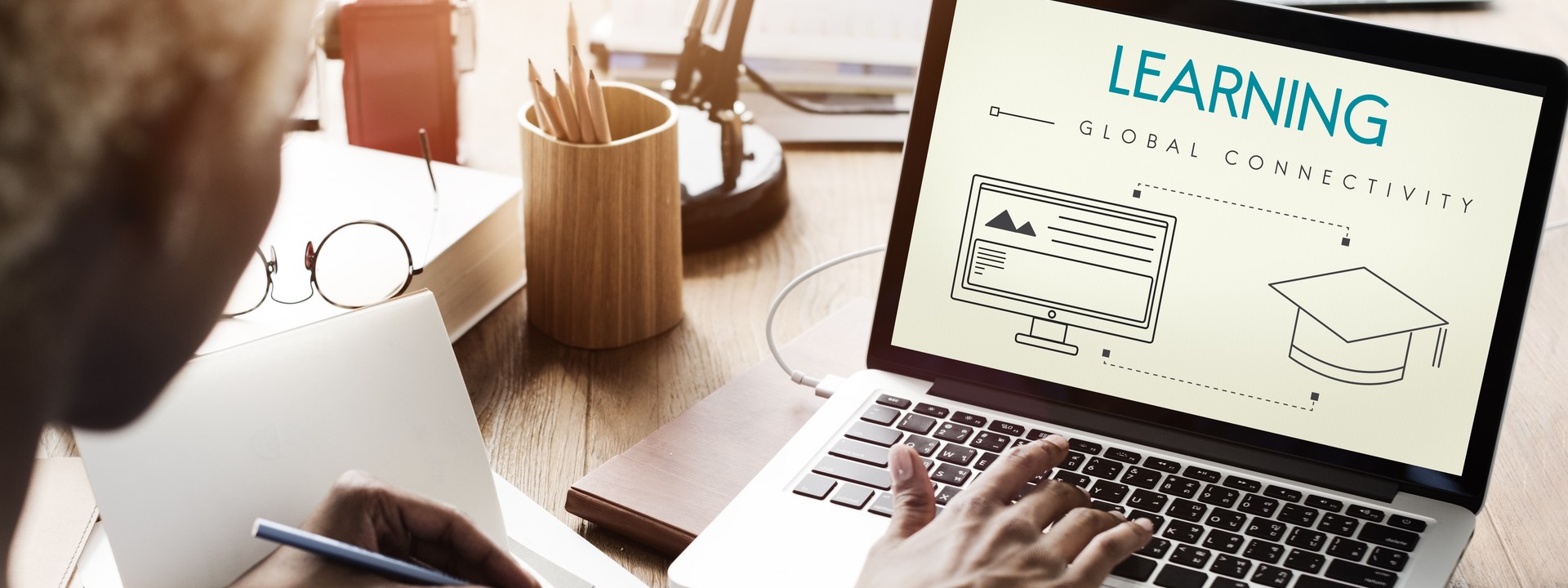 Blended Learning der TÜV Rheinland Akademie | Digital Learning steht Ihnen mit der Fachexperten Kompetenz beratend und ausführend zur Seite