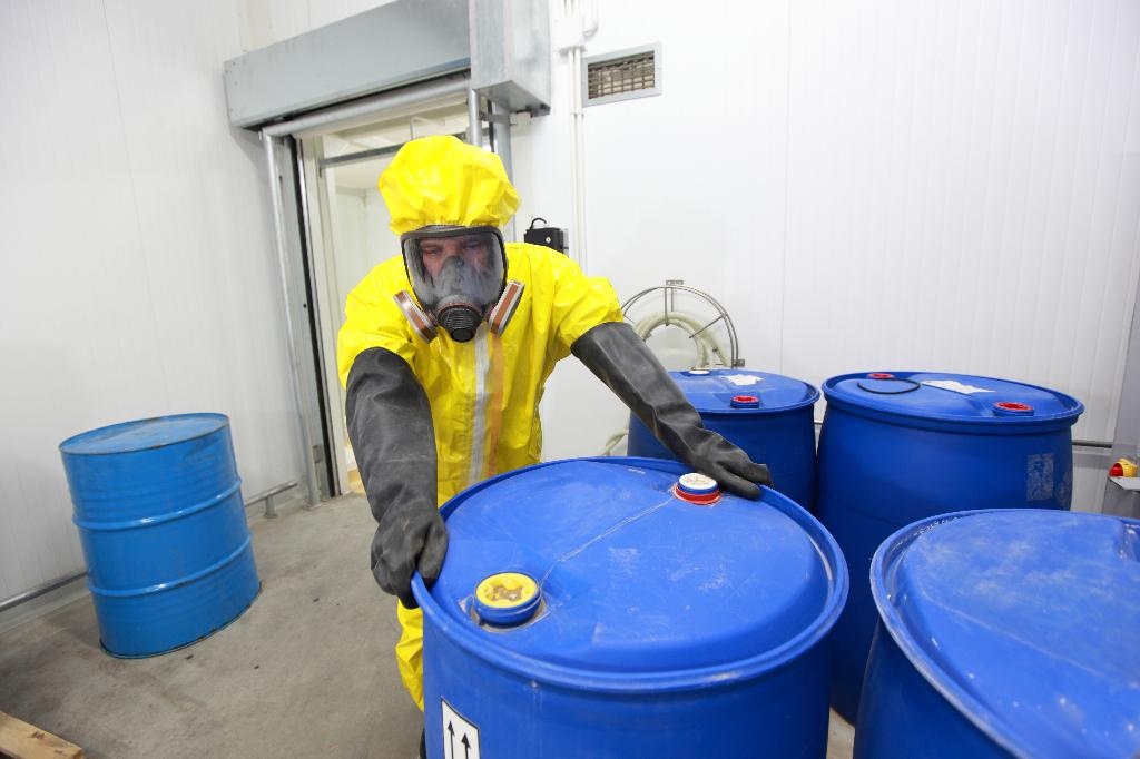 Dangerous goods training course | TÜV Rheinland