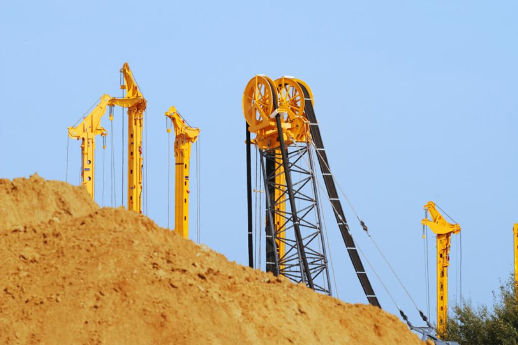 اختبار واعتماد الآليات الثقيلة ومعدات تحريك التربة