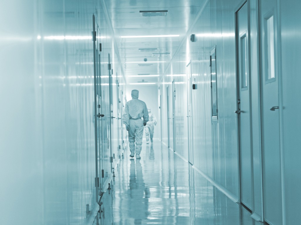 Reinraumtechnik gemäß DIN EN ISO 14644 und GMP-Leitfaden | TÜV Rheinland