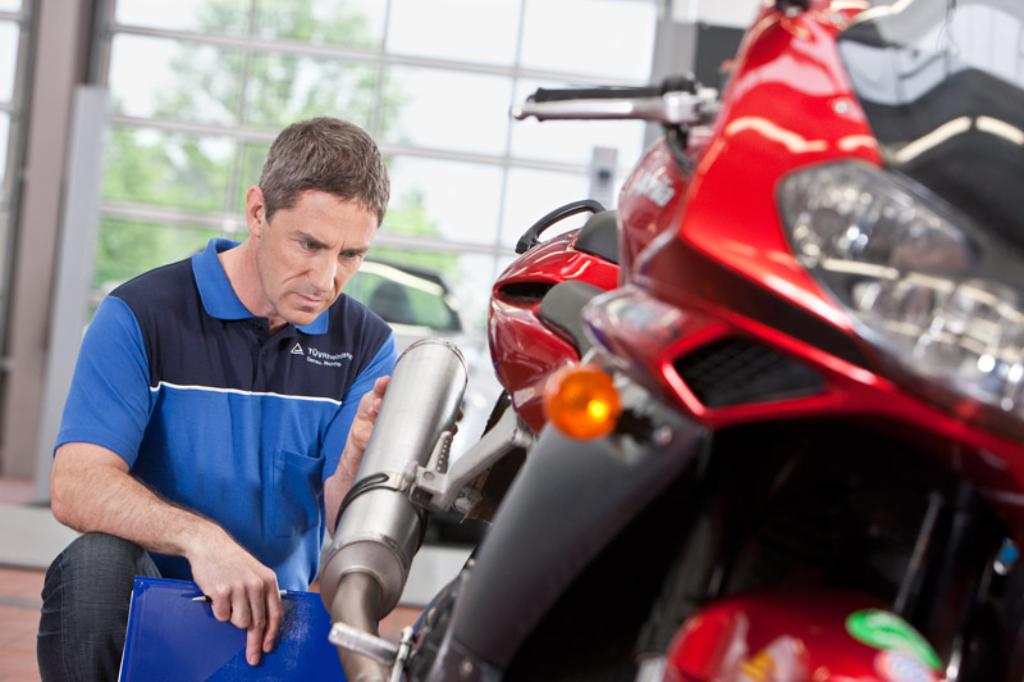 モーターサイクルの型式認証