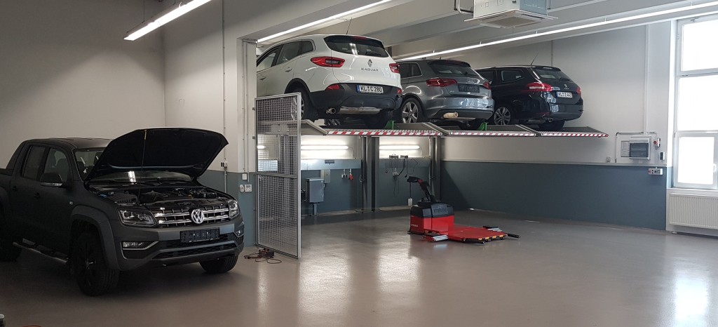 Vehicle laboratory conditioning room with cars