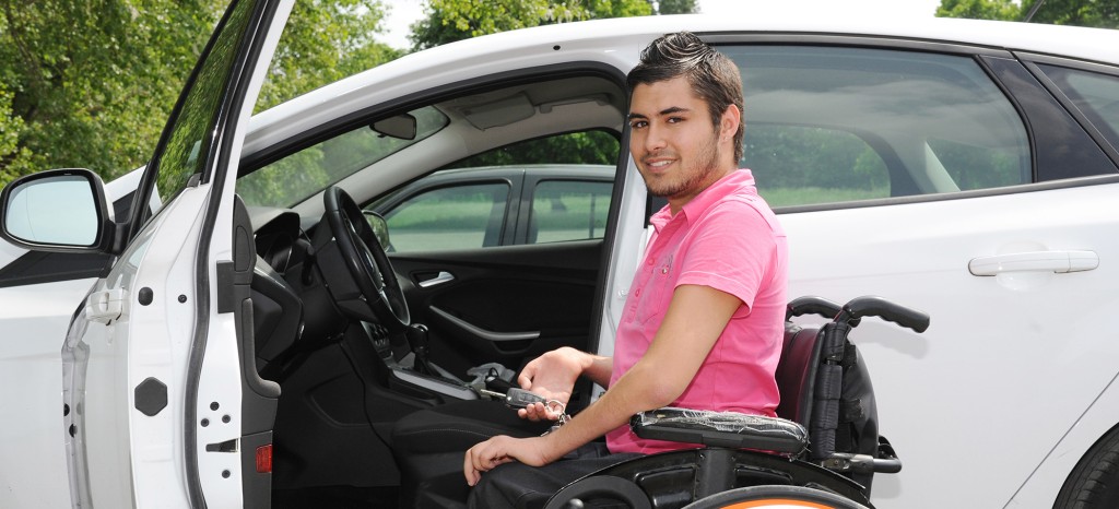 Führerschein und Services fürs Autofahren für Menschen mit Behinderung | TÜV Rheinland