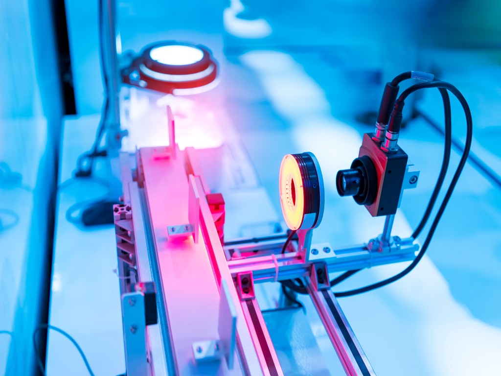 Classification testing of lasers according to IEC/EN 60825-1 | TÜV Rheinland