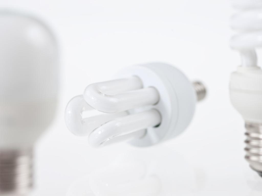 ランプ試験 - テュフ ラインランド タイトル＝LED・ランプ・照明の認証 