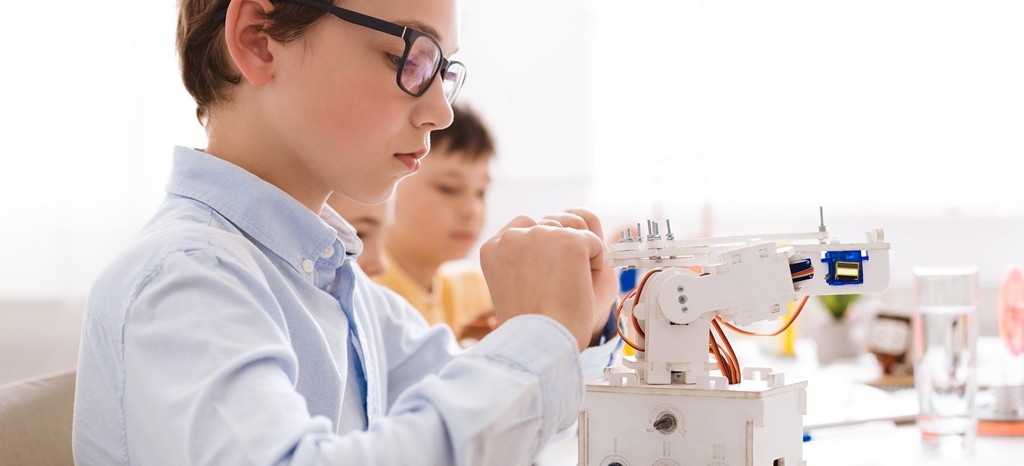 Toy testing and certification according to 2009/48/EG: Safe and free of harmful substances | TÜV Rheinland