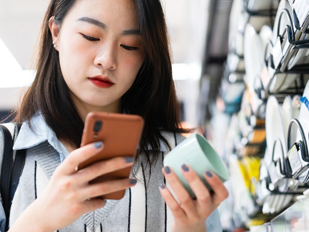 With our FCM Proof certifications, your customers easily recognize that your products have been tested for FCM harmful substances. | TÜV Rheinland