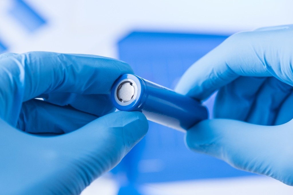 Testowanie bezpieczeństwa baterii | TÜV Rheinland