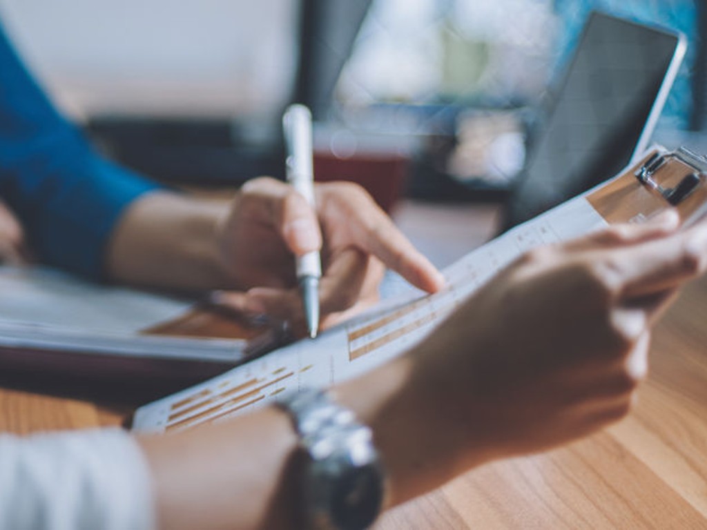 Compliance einfach gemacht – mit unseren Regulatory Management Services für Lebensmittelkontaktmaterialien | TÜV Rheinland